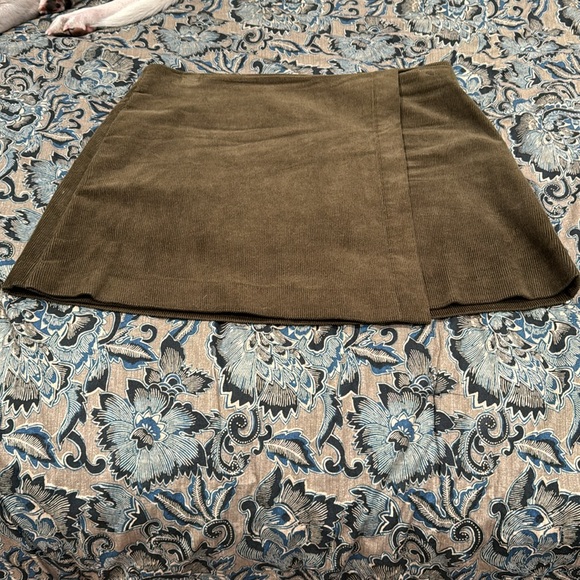 Gianni Bini corduroy hunter green skirt size 8 - Picture 2 of 6